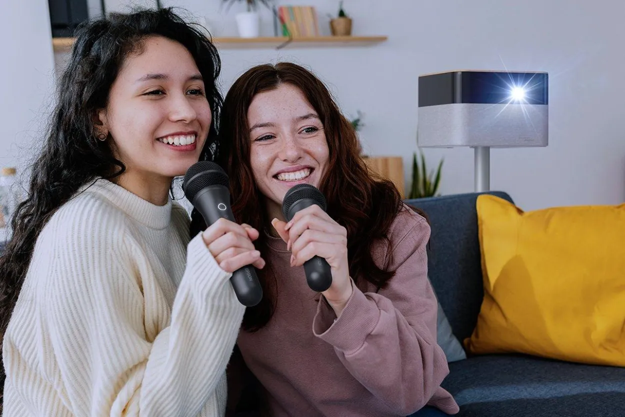 Paire de microphones karaoké sans fil ELPKM01 – Voix cristallines, six modes sonores, jusqu’à 15 heures d’autonomie en continu