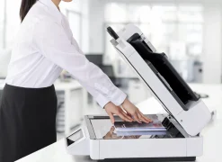 Scanner à plat A3 WorkForce DS-71000WN avec connexion réseau et compatible avec des plateformes ouvertes, avec chargeur automatique de documents de 150 feuilles
