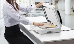 Scanner à plat compact WorkForce DS-1730 pour les petites entreprises et les bureaux à domicile.