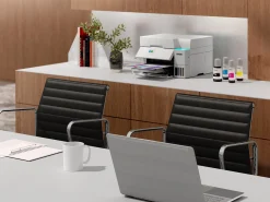 Solution d’impression A4 blanche EcoTank ET-3956 équipée d’une connexion Wi-Fi et de réservoirs d’encre, avec jusqu’à 3 ans d’encre inclus